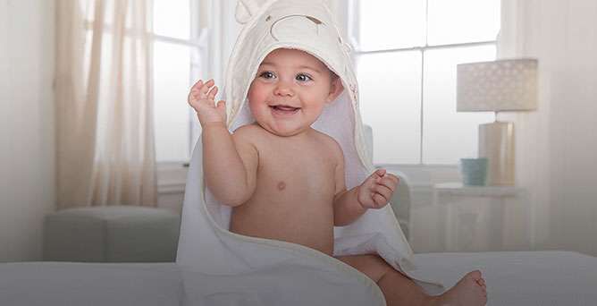 Comment nettoyer les oreilles de bébé ?