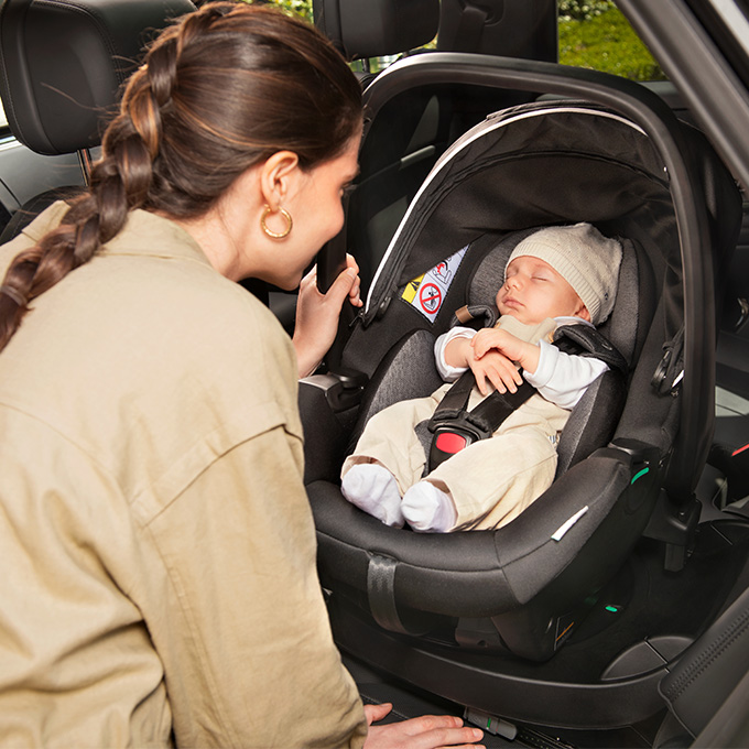 Comment transporter un nouveau-né en voiture